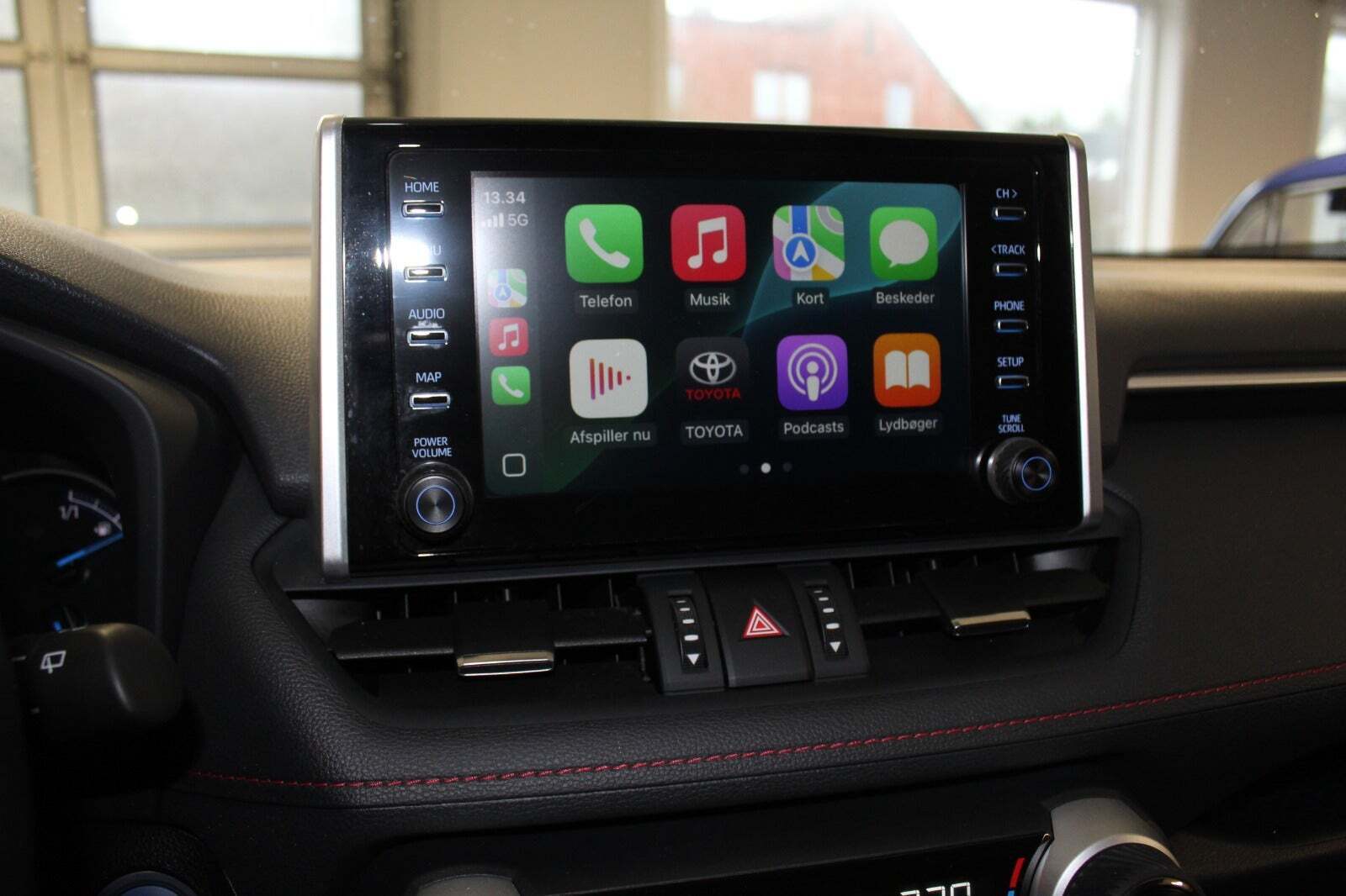 Hvid Toyota RAV4 fra 2021