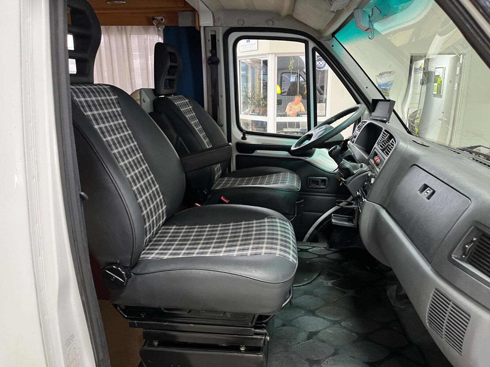 Hvid Fiat Elnagh fra 2001 set indefra