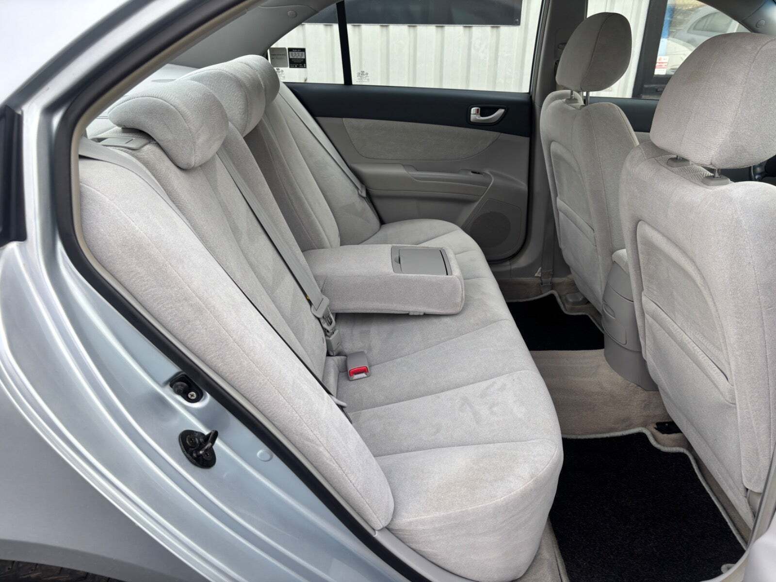 Sølv Hyundai Sonata fra 2006