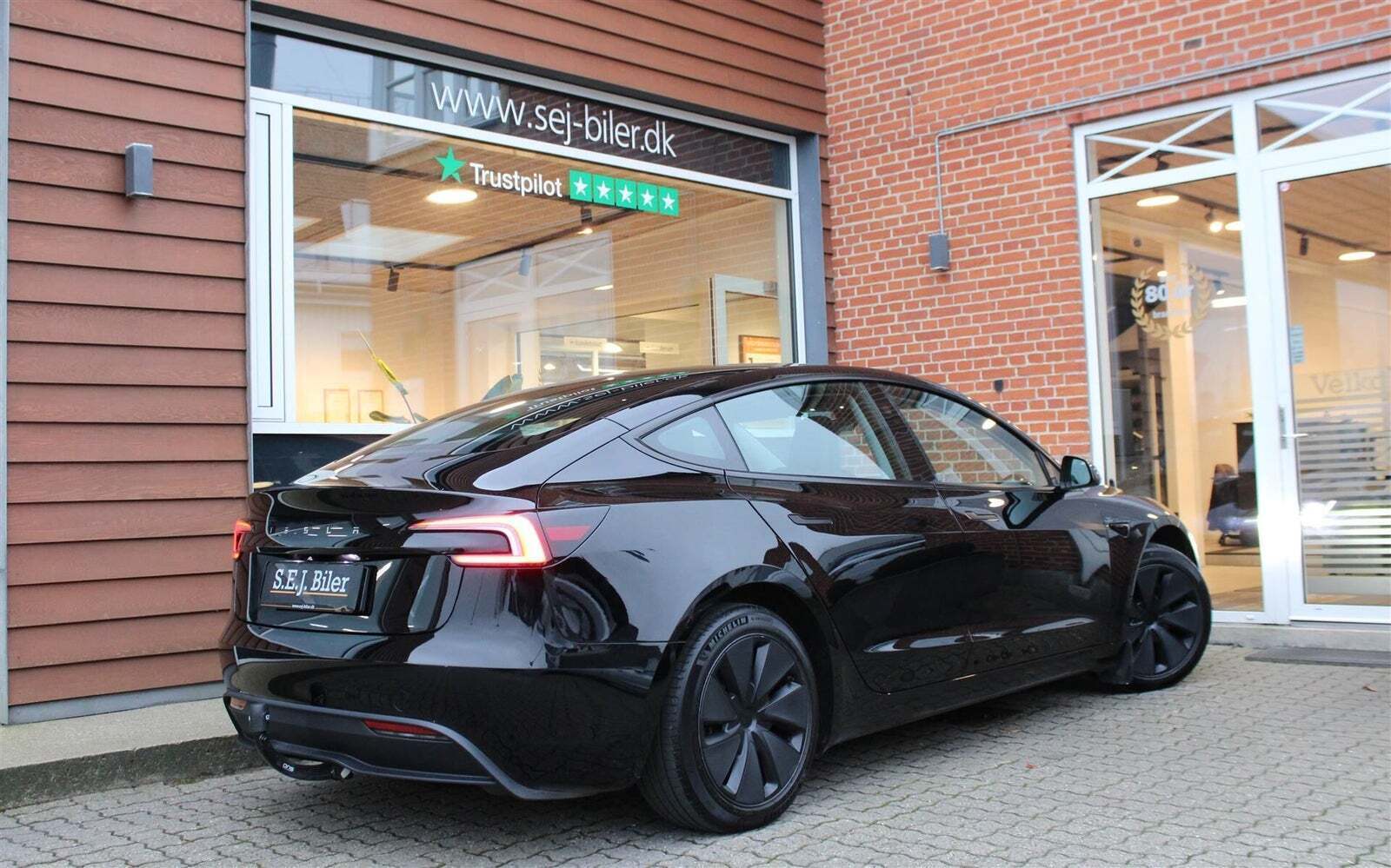 Sort Tesla Model 3 fra 2024