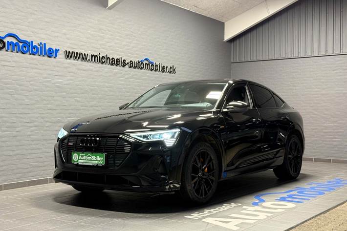 Sort Audi e-tron fra 2022 set udefra