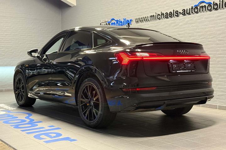 Sort Audi e-tron fra 2022