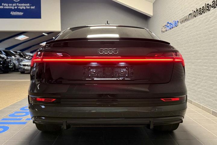 Sort Audi e-tron fra 2022