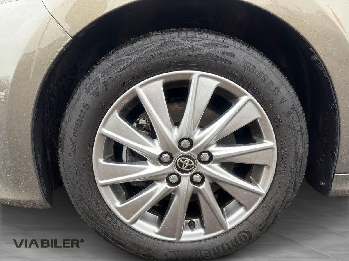 Bronze Toyota Yaris fra 2022