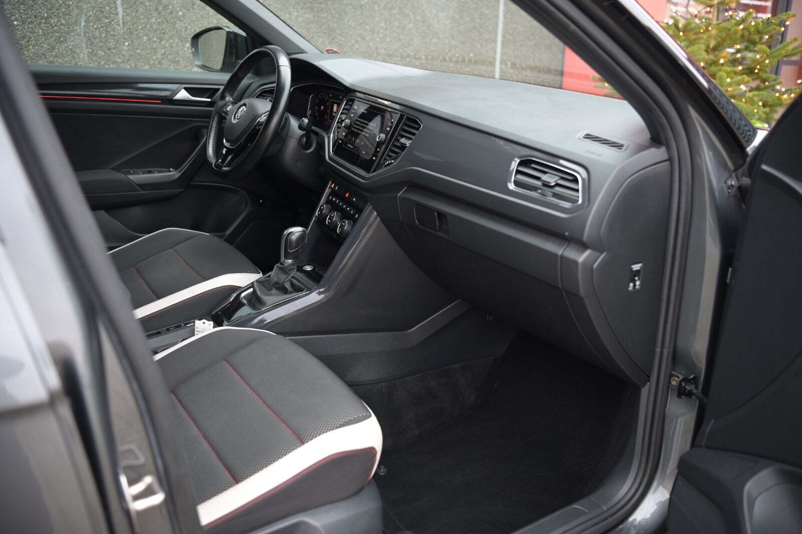 Grå VW T-Roc fra 2018