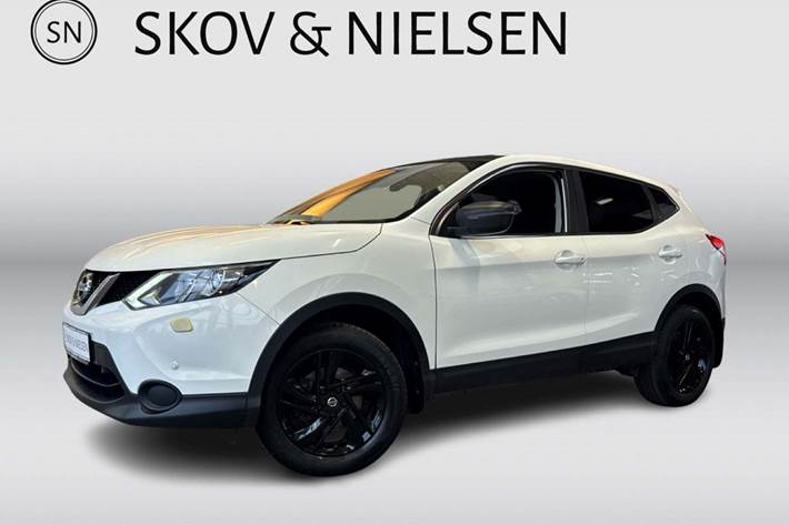 Hvid Nissan Qashqai fra 2014 set udefra