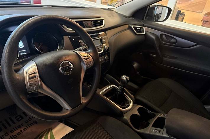 Hvid Nissan Qashqai fra 2014
