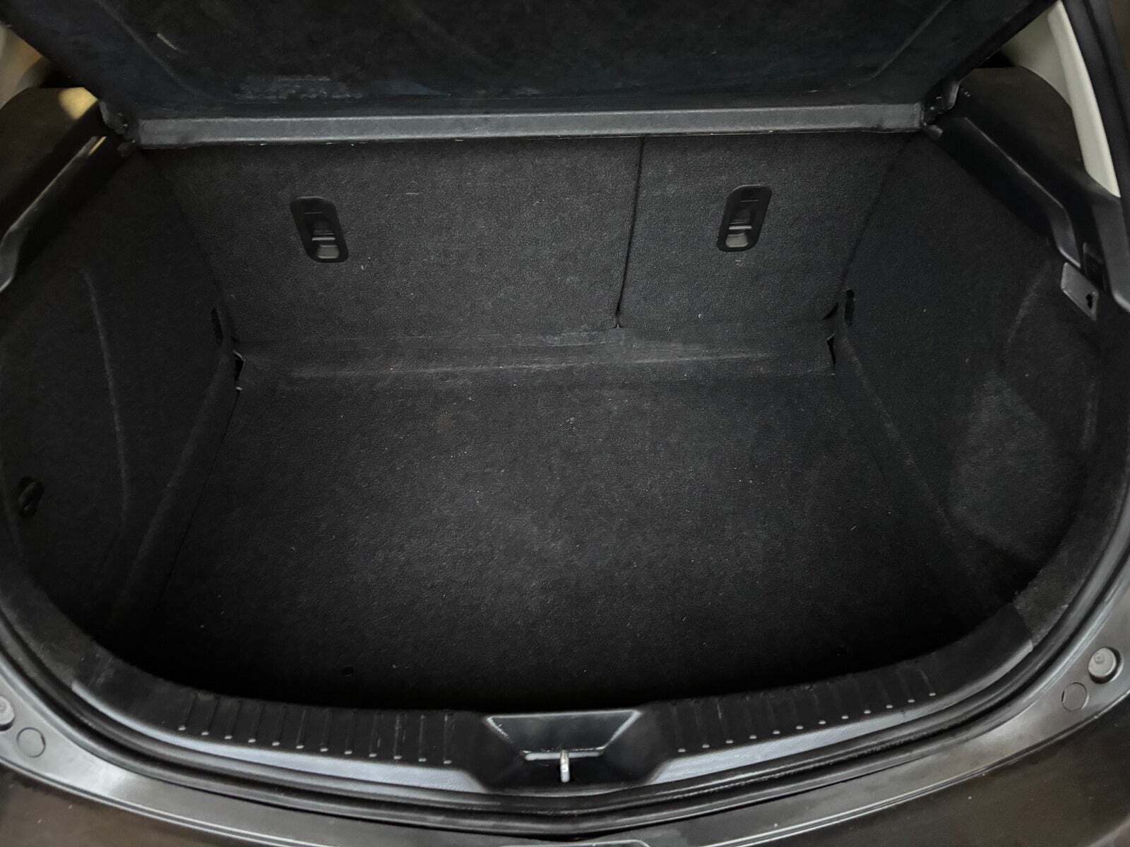 Sort Mazda 3 fra 2010