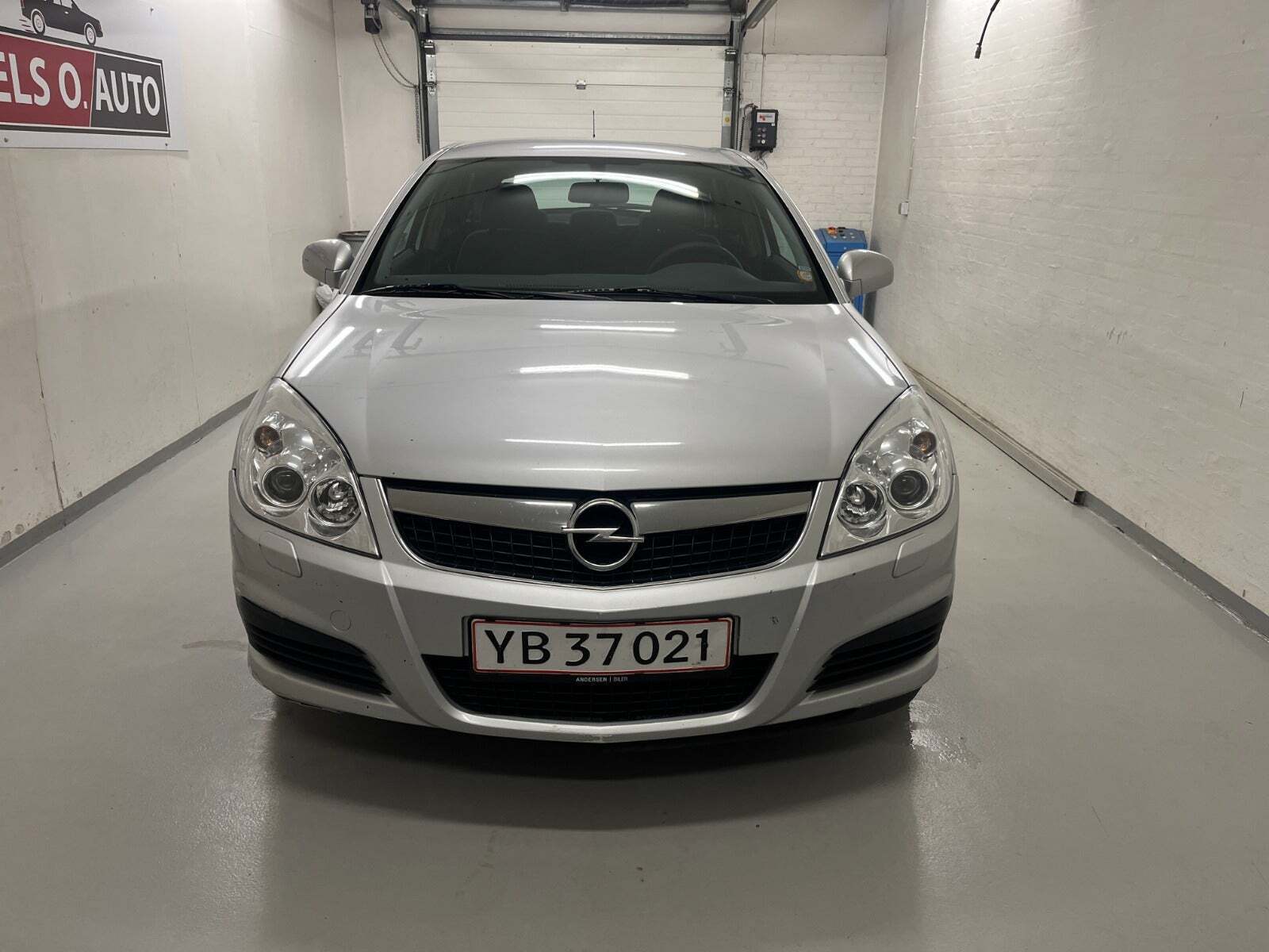 Sølv Opel Vectra fra 2006