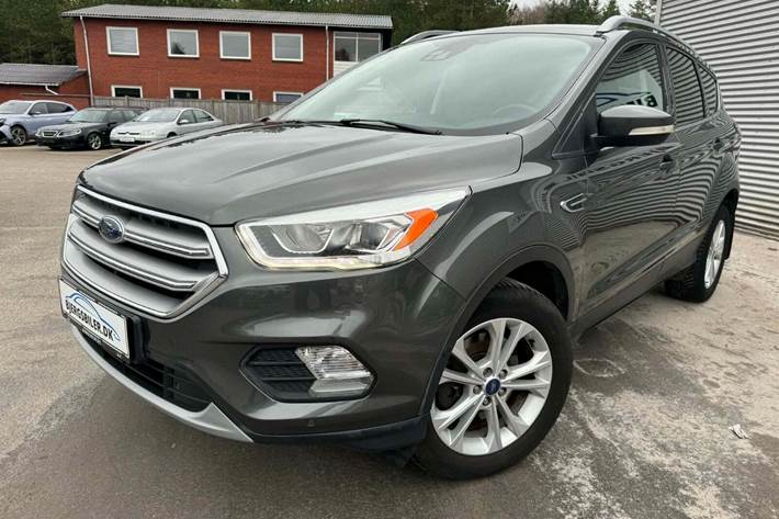 Grå Ford Kuga fra 2017