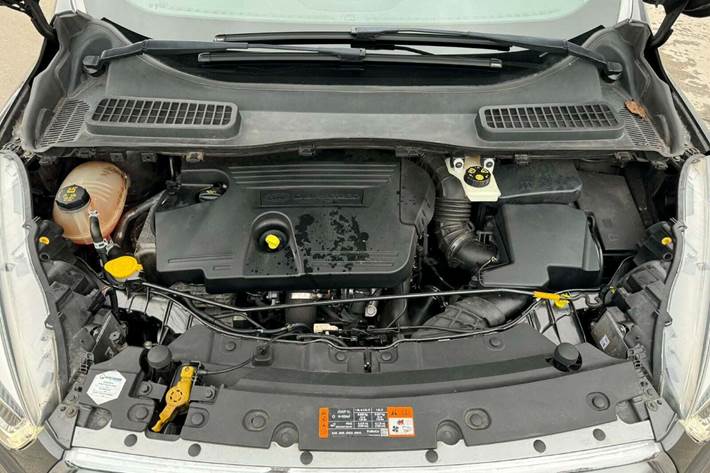 Grå Ford Kuga fra 2017