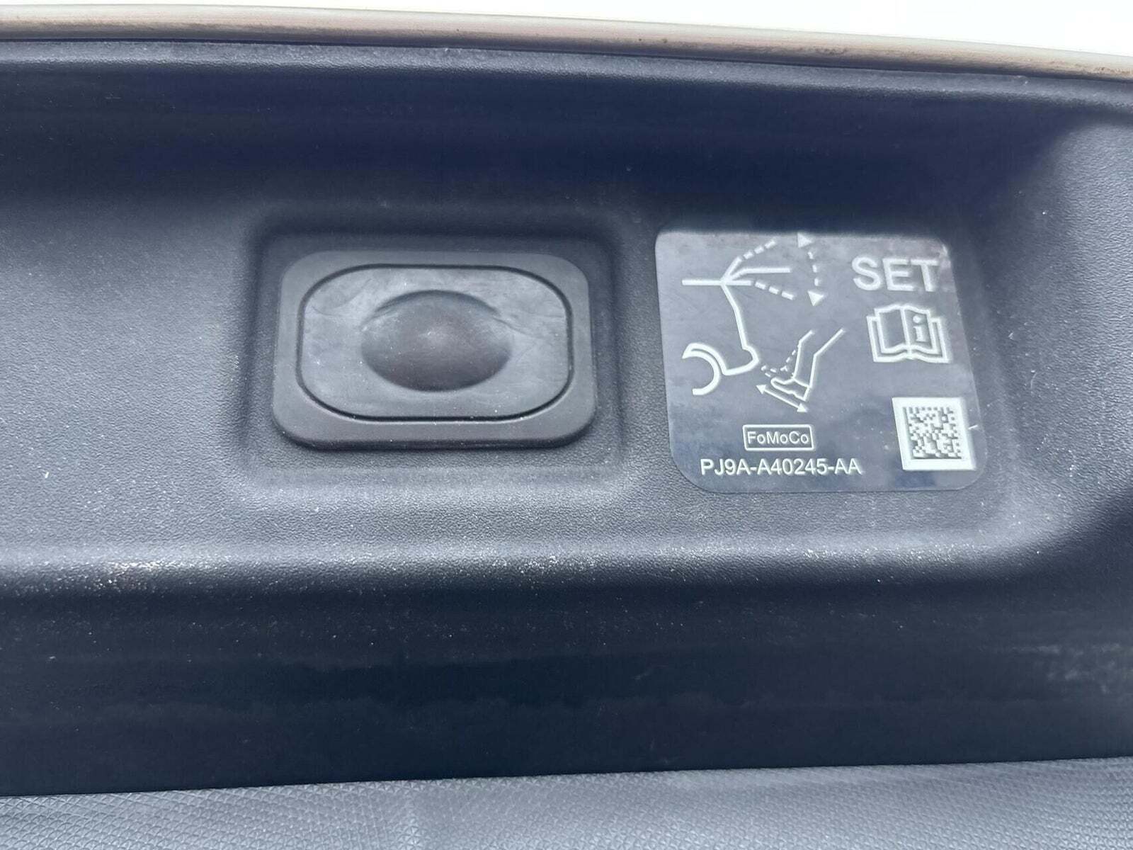 Hvid Ford Mustang Mach-E fra 2024