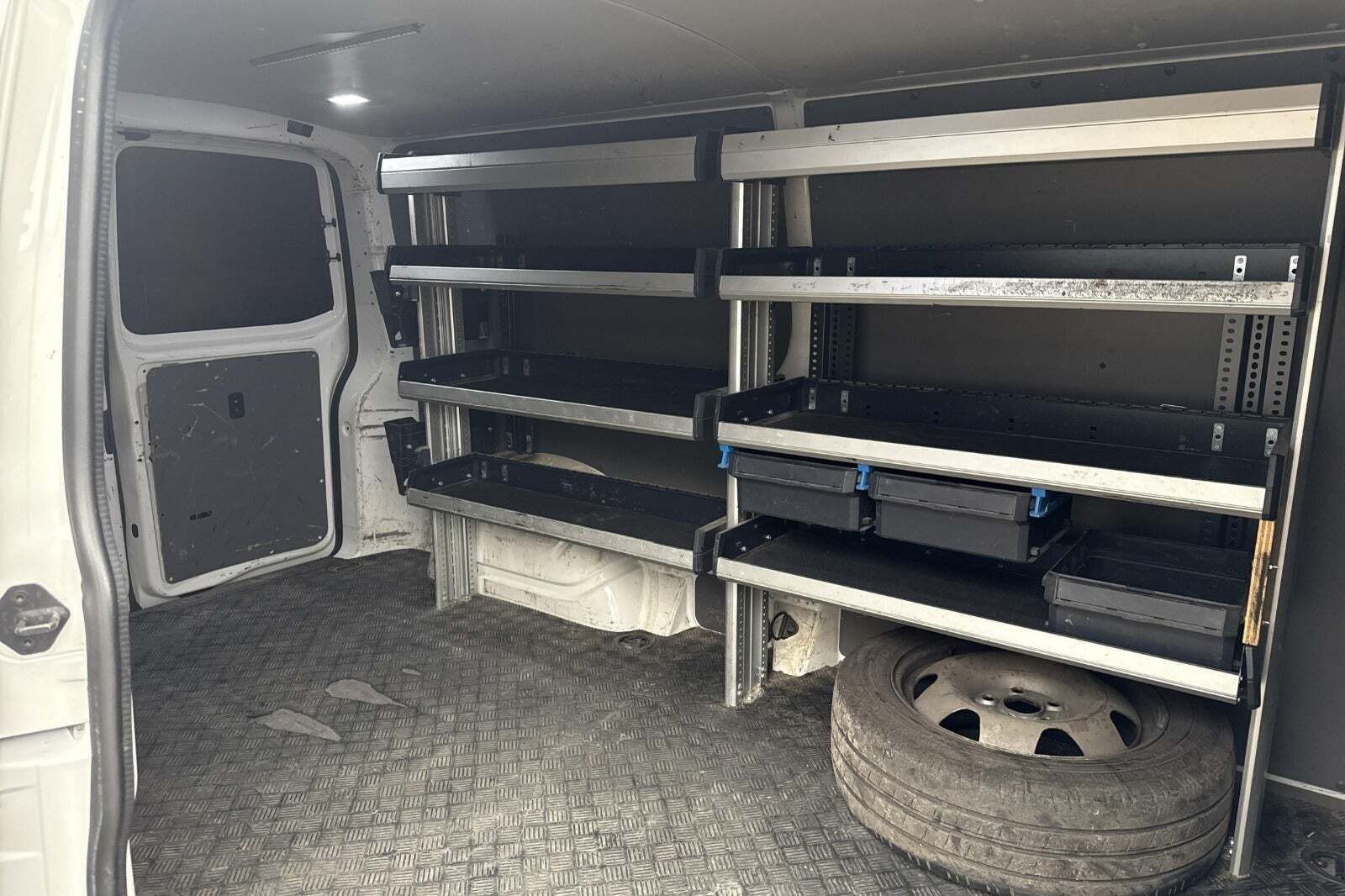 Gul VW Transporter fra 2020