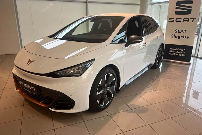 Hvid Cupra Born fra 2025 set udefra