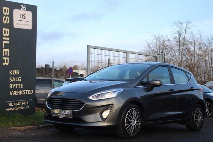 Grå Ford Fiesta fra 2019 set udefra