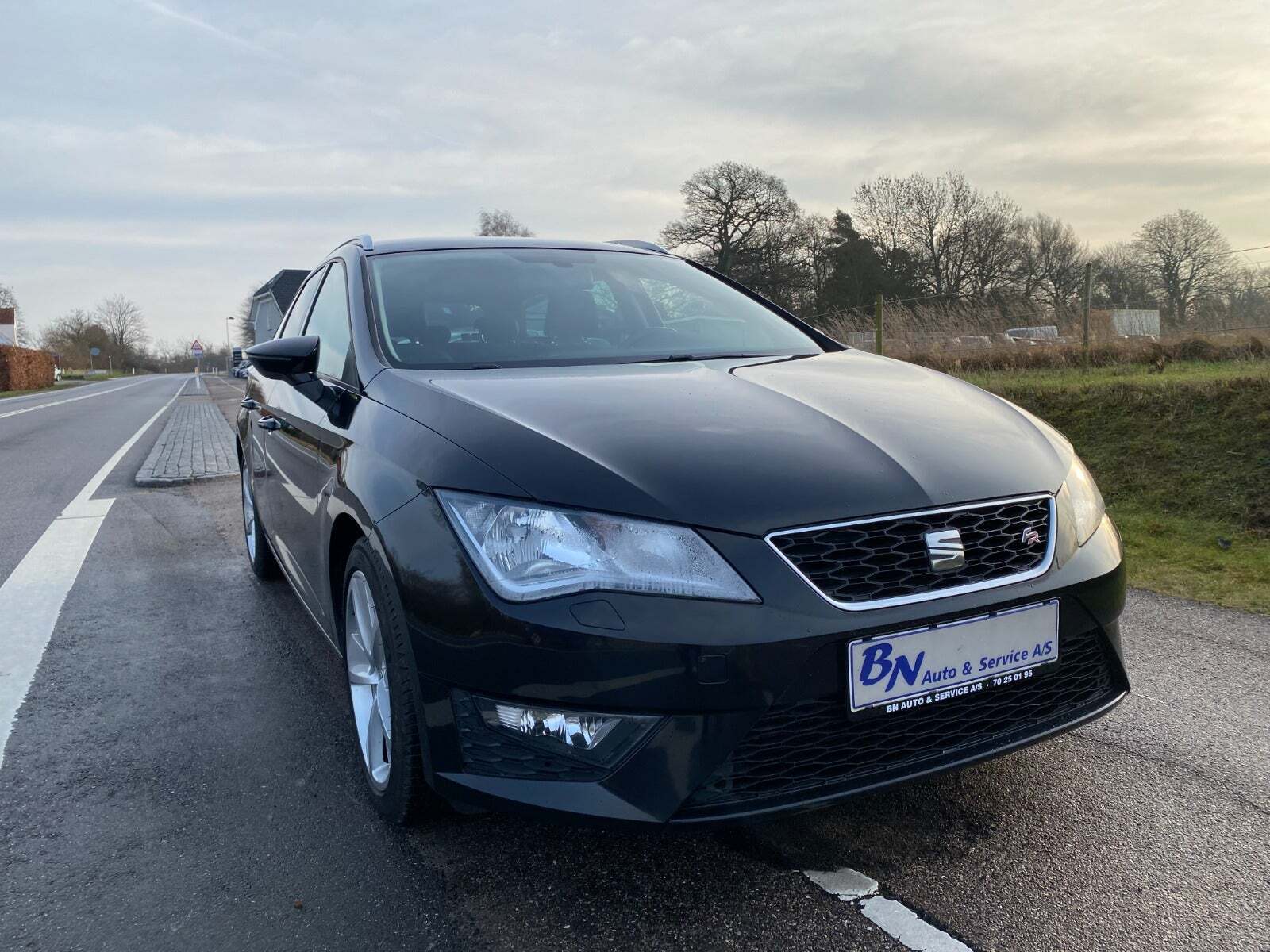 Sort Seat Leon fra 2016 set udefra