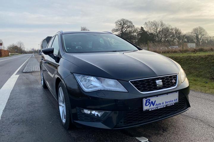 Sort Seat Leon fra 2016 set udefra