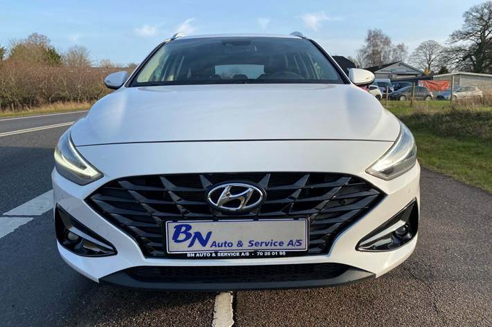 Hvid Hyundai i30 fra 2021