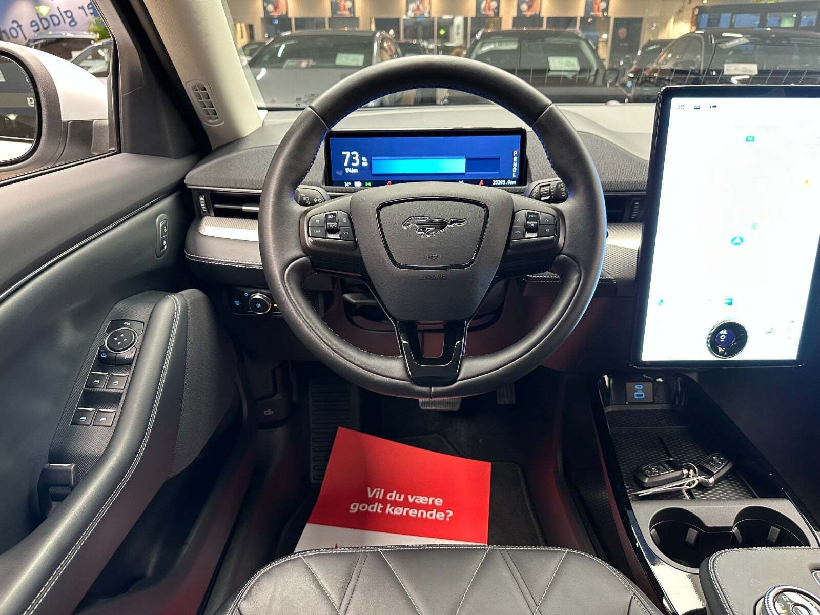 Hvid Ford Mustang Mach-E fra 2023