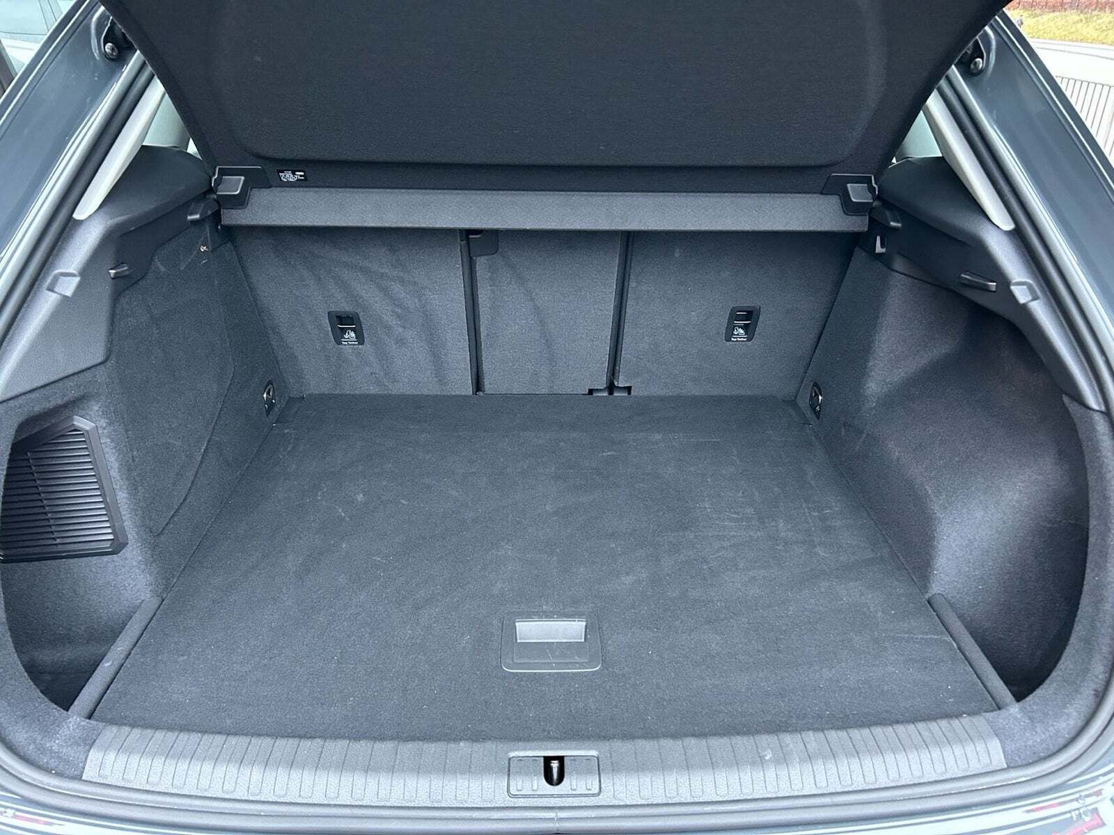 Grå Audi Q3 fra 2023