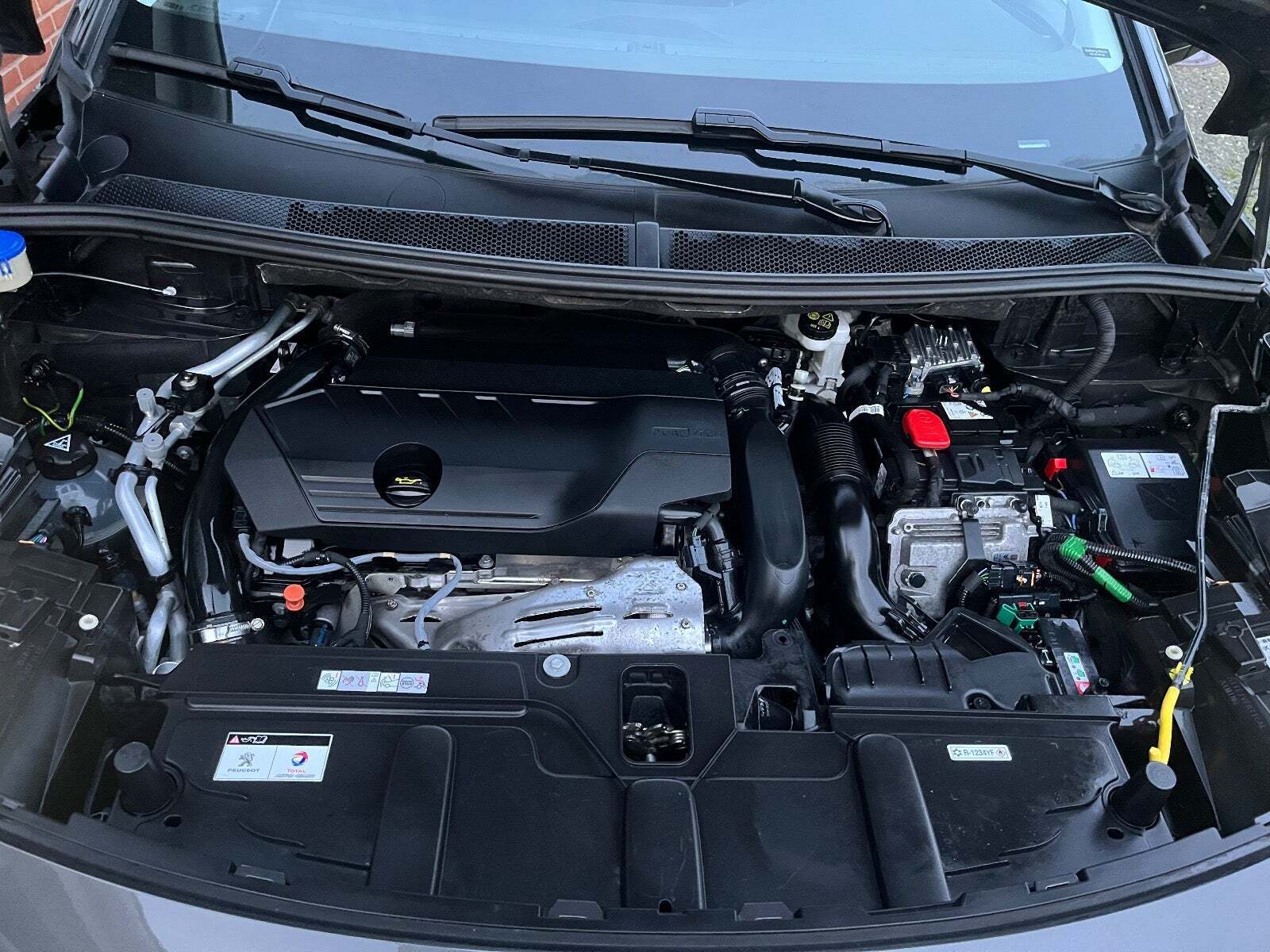 Grå Peugeot 3008 fra 2021