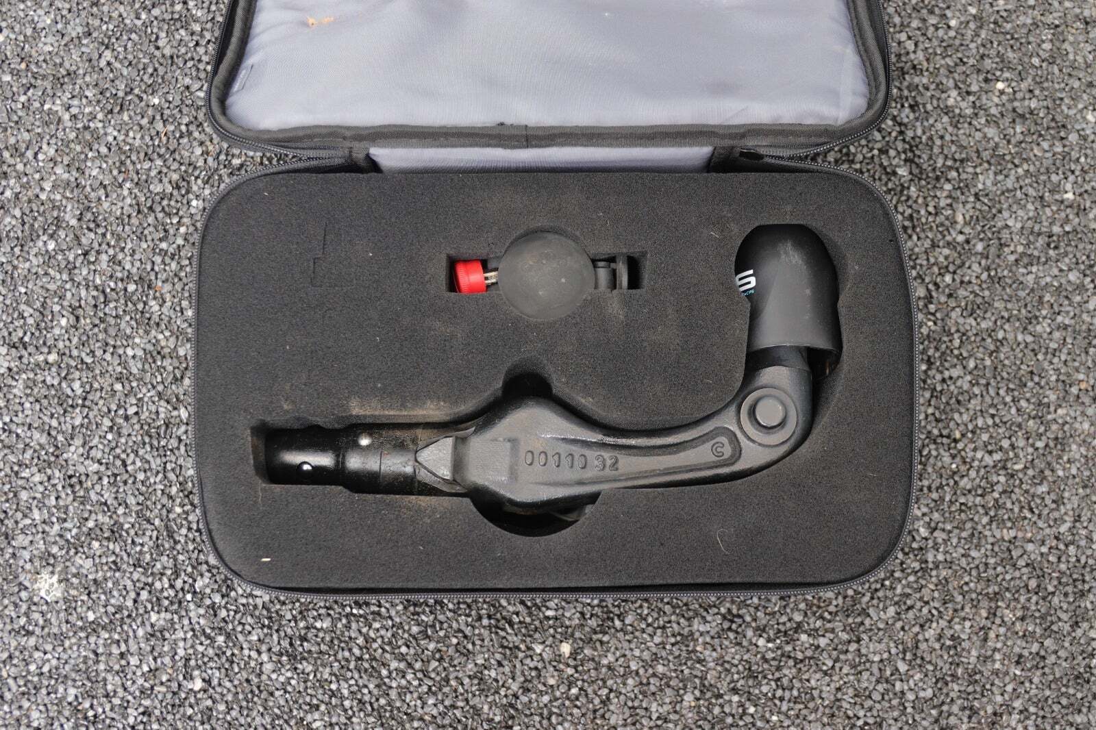 Hvid Tesla Model Y fra 2023