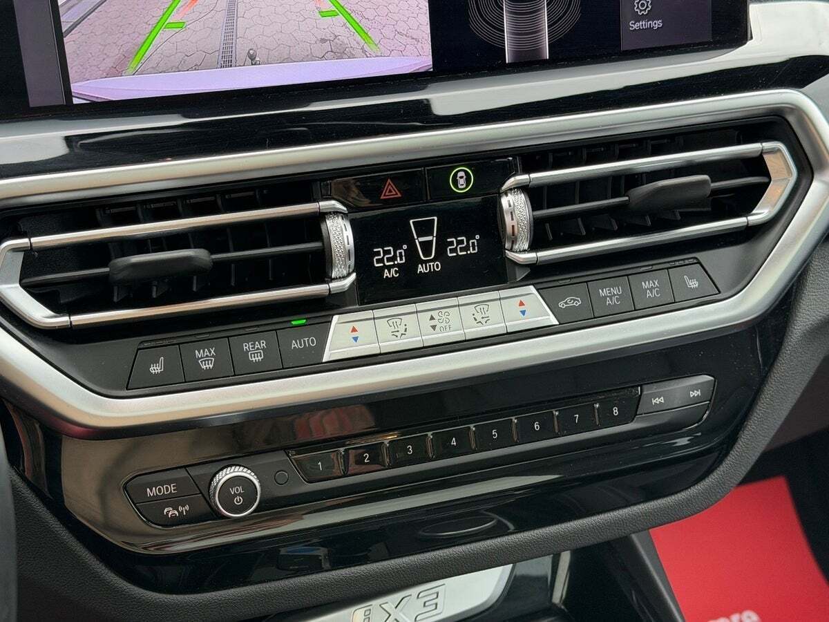 Hvid BMW iX3 fra 2022