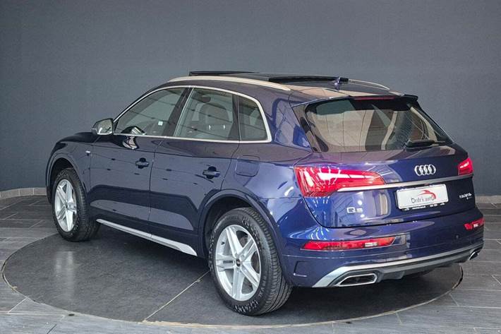 Blå Audi Q5 fra 2022