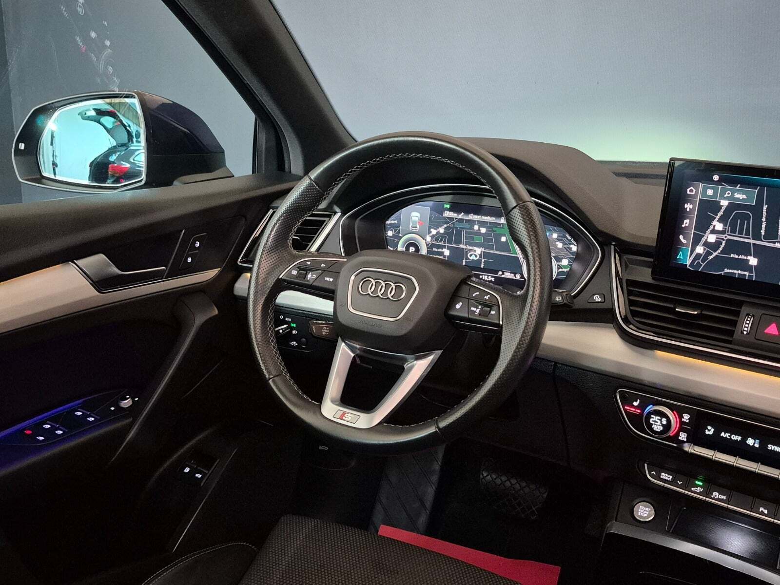 Blå Audi Q5 fra 2022