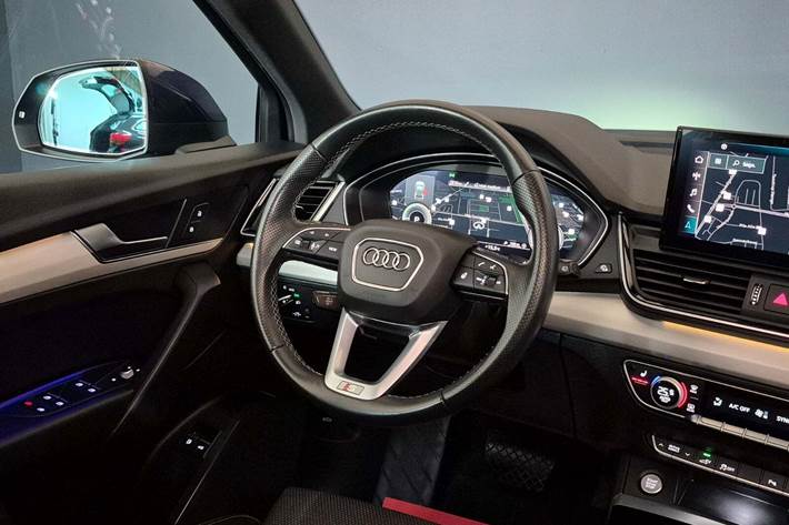 Blå Audi Q5 fra 2022