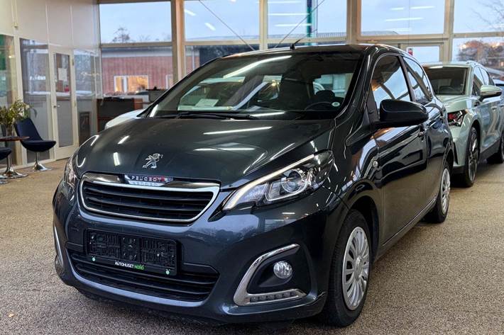 Sort Peugeot 108 fra 2021 set udefra