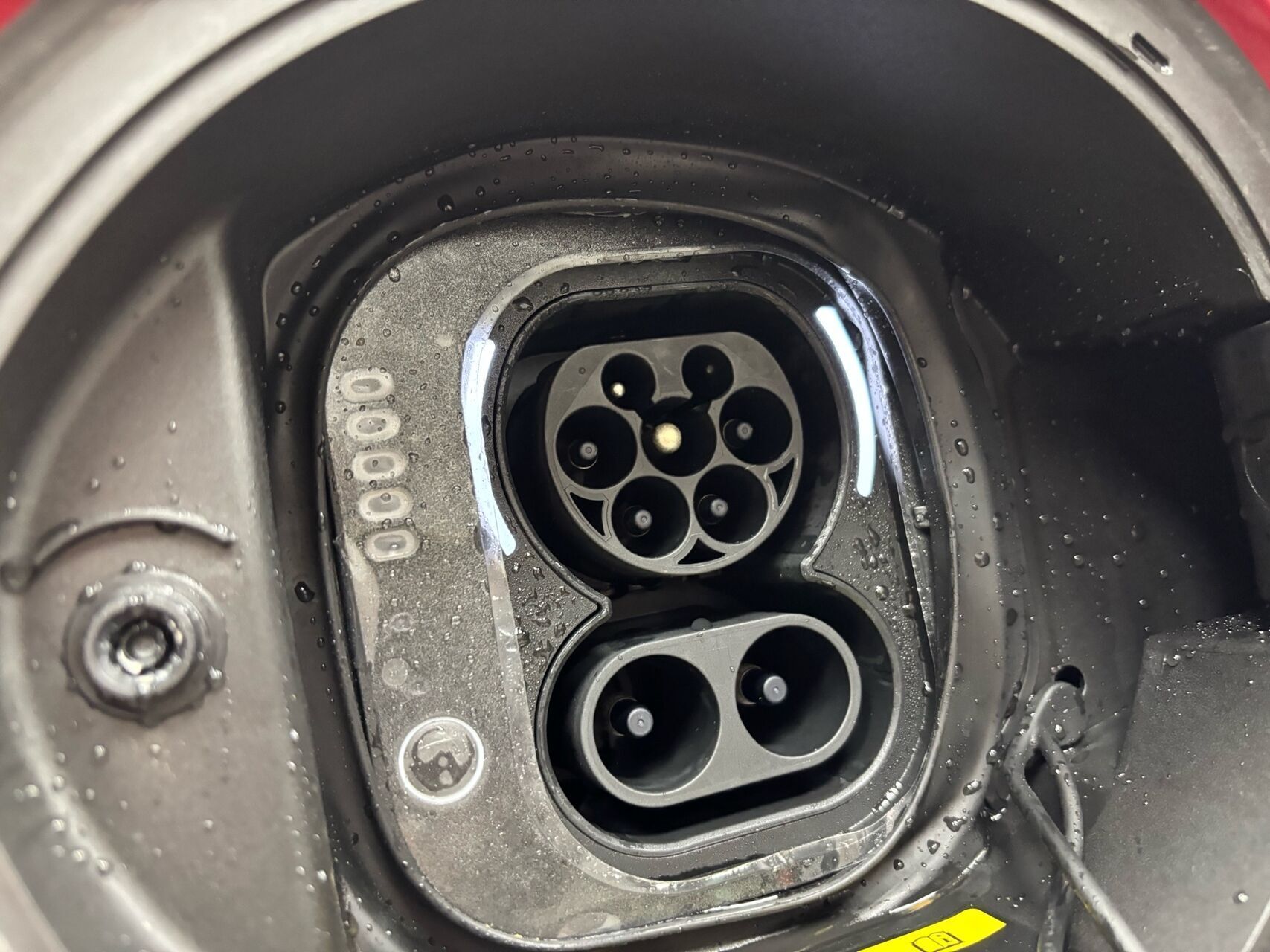 Rød Fiat 500e fra 2023