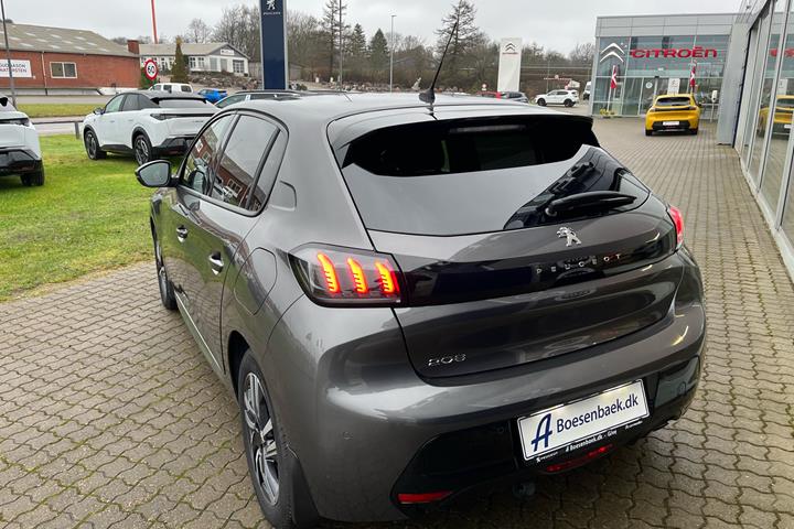 Grå Peugeot 208 fra 2022