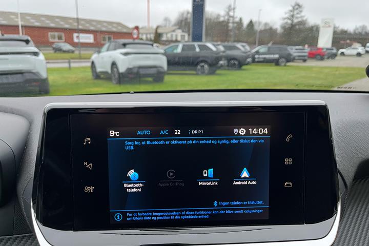 Grå Peugeot 208 fra 2022