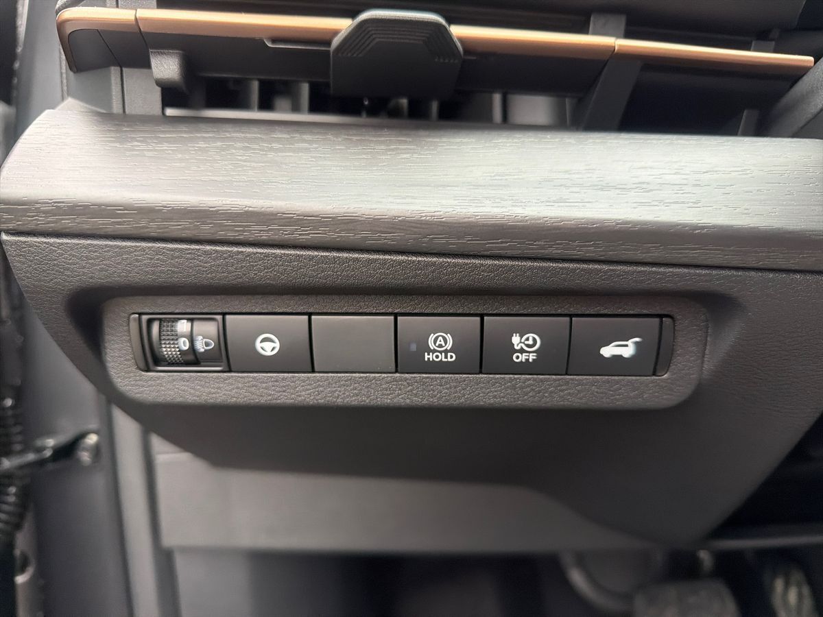 Grå Nissan Ariya fra 2025