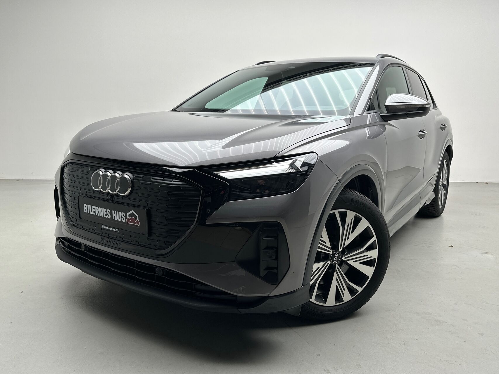 Grå Audi Q4 fra 2022
