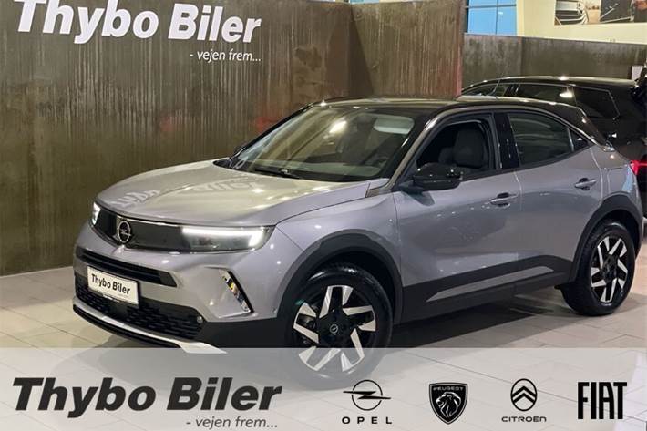 Grå Opel Mokka-e fra 2023 set udefra