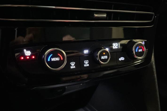 Grå Opel Mokka-e fra 2023