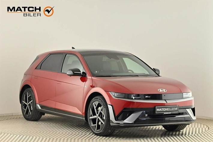 Rød Hyundai Ioniq 5 fra 2025 set udefra