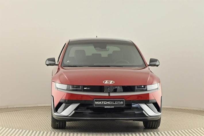 Rød Hyundai Ioniq 5 fra 2025