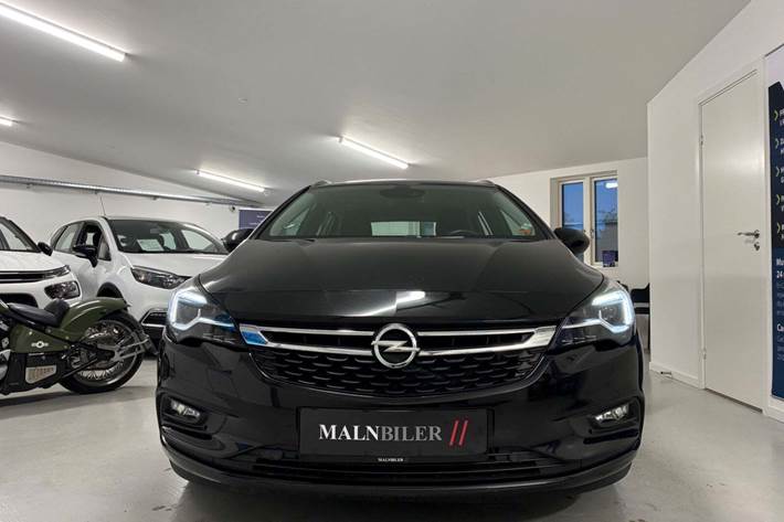 Sort Opel Astra fra 2017