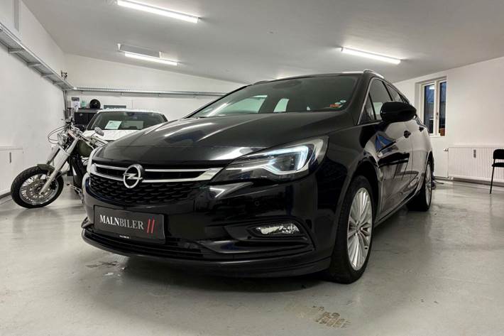 Sort Opel Astra fra 2017
