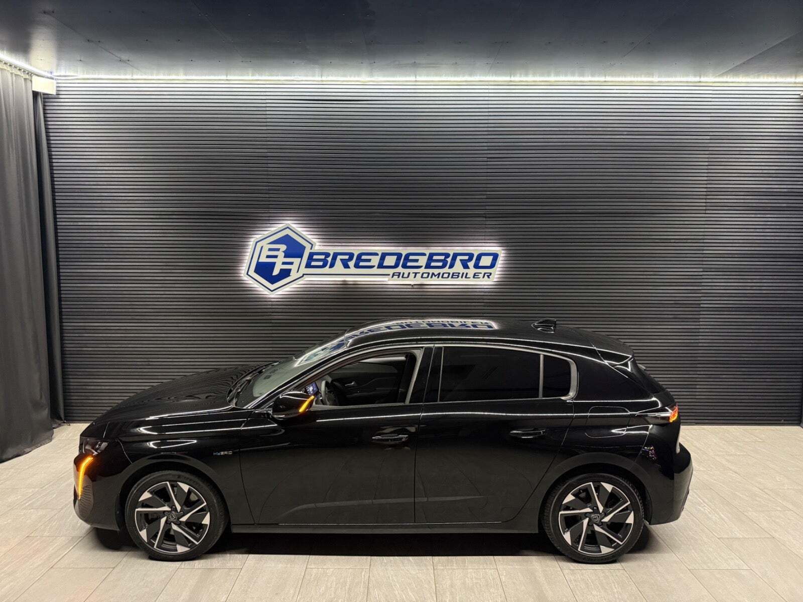 Sort Peugeot 308 fra 2023