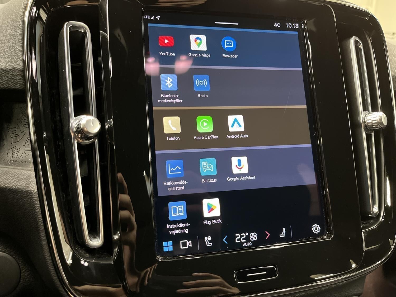 Sort Volvo XC40 fra 2024