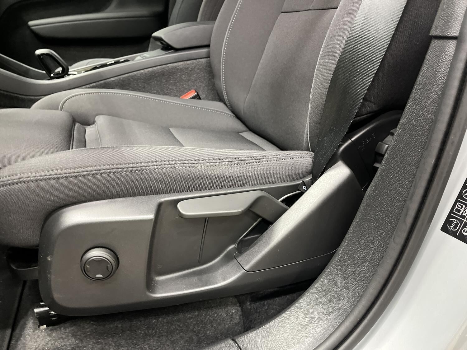 Grå Volvo XC40 fra 2024