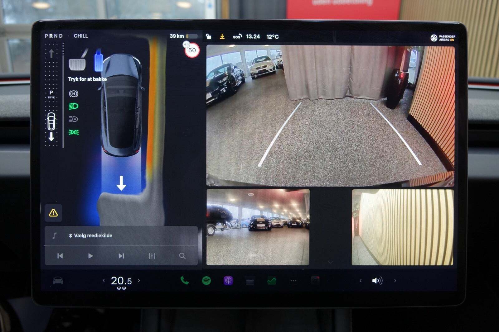 Grå Tesla Model 3 fra 2024