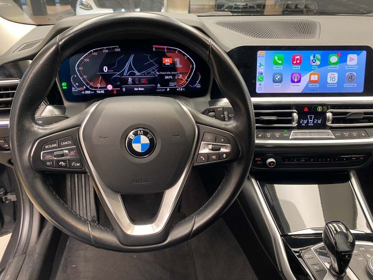 Grå BMW 320d fra 2020