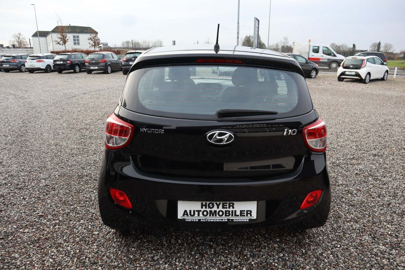 Sort Hyundai i10 fra 2016