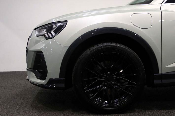 Sølv Audi Q3 fra 2023