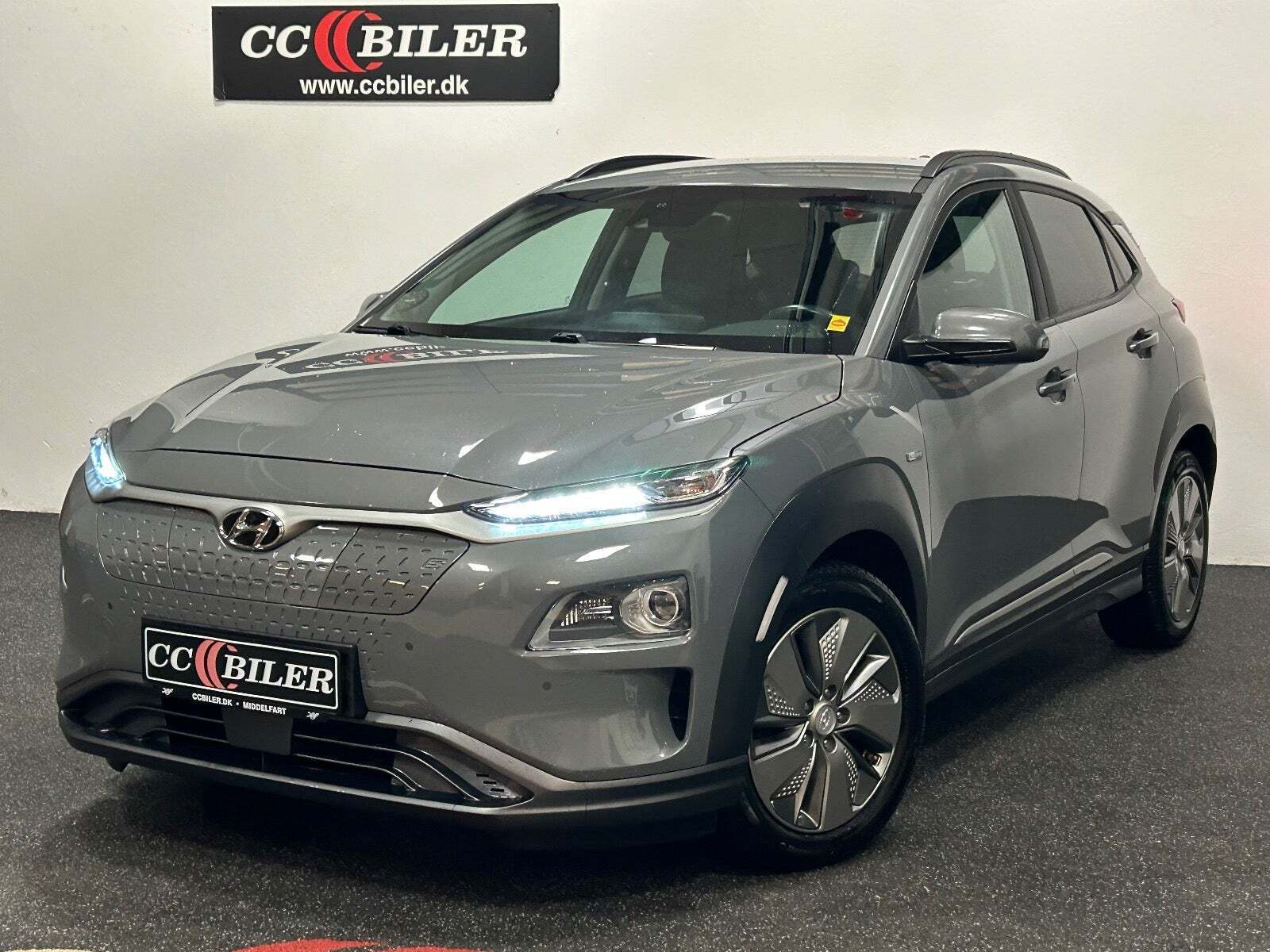 Grå Hyundai Kona fra 2020